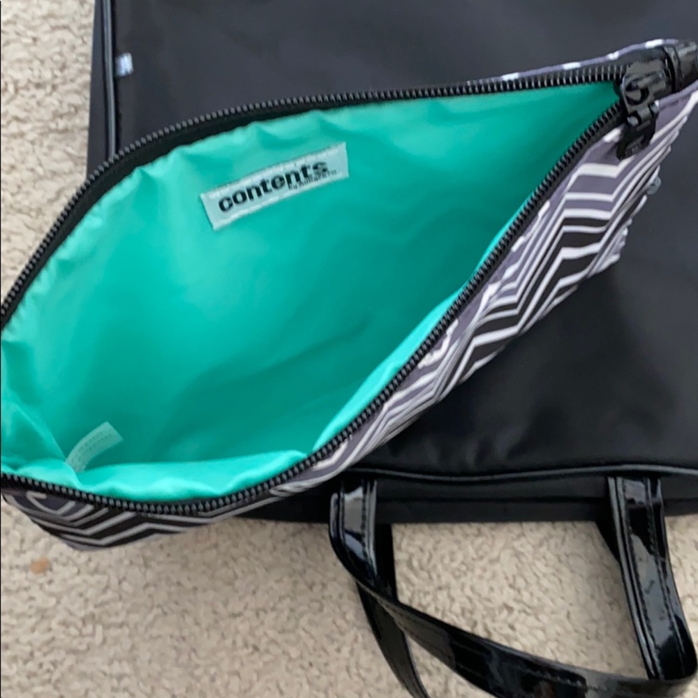 Toiletry bag - Picture 4 of 7